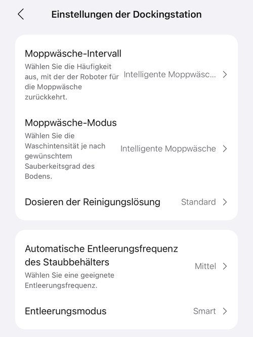 App-Ansicht Einstellungen der Dockingstation: Moppwäsche-Intervall und Moppwäsche-Modus auf Intelligente Moppwäsche, Dosieren der Reinigungslösung auf Standard, Entleerungsfrequenz des Staubbehälters Mittel, Entleerungsmodus Smart